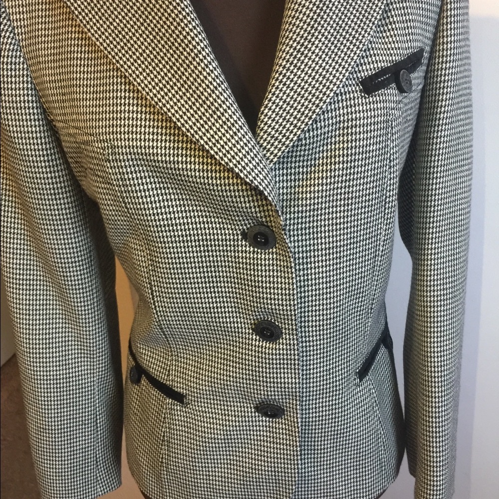 Suit jacket with velvet trim